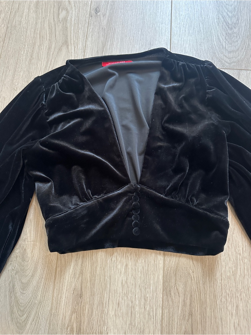 Signature8 velvet crop top
